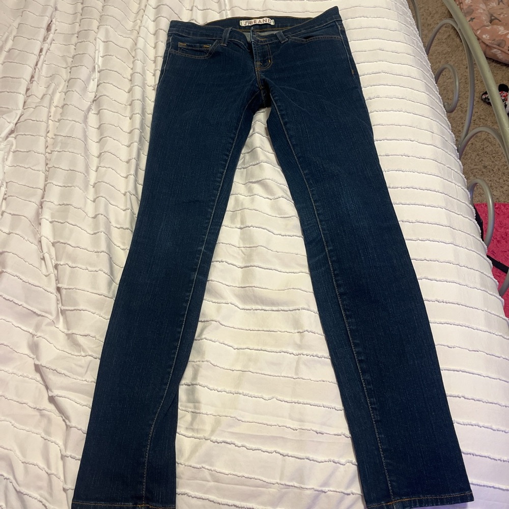 Navy blue skinny jeans with a stretchy fit #skinnyjeans